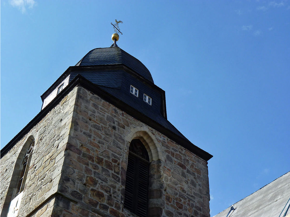 Zimmereiarbeiten an St. Cescentius (Foto: Karl-Franz Thiede)